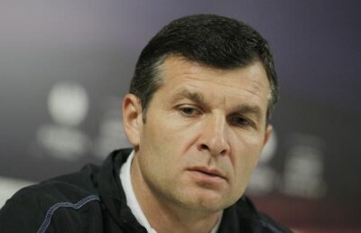 Sabău îşi încurajează foştii jucători: "Sînt în continuare favoriţi la titlu"