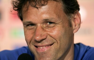 Van Basten: "Barca e o minune. E Harlem Globetrotters a fotbalului! Real? O echipă bună"