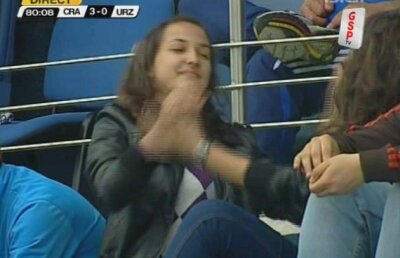 Spirite încinse în Bănie. Două suportere oltence s-au luat la "bătaie" în tribună