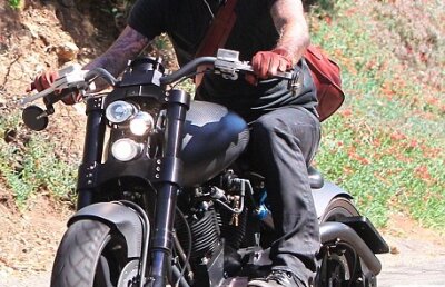 MotoBecks » Beckham a ieşit la plimbare cu motorul său făcut la comandă