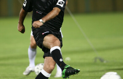 Ion Crăciunescu joacă fotbal, azi, la "Eliade"