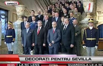 VIDEO / Componenţii Stelei '86 au fost decoraţi de MApN