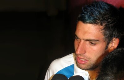 Au înnebunit portarii » A greşit la două goluri şi a sărit să-şi bată antrenorul cînd a fost schimbat