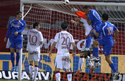 Cronică » Loviţi tocmai în final » Rapid a jucat contra lui Sabău la mica cupeală şi s-a păcălit