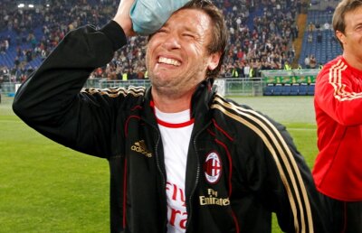 Ibrahimovici i-a dat o palmă peste cap lui Cassano...cu piciorul