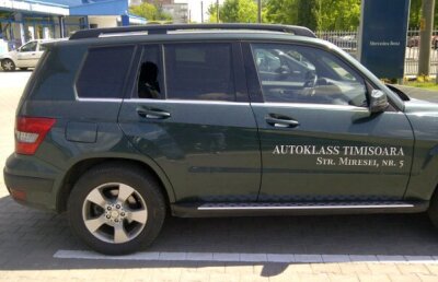 Maşina lui Zicu a fost spartă