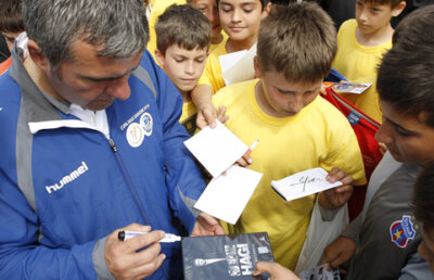 Puştii dau la Bucureşti recital de fotbal la Cupa Danone. Hagi îi va premia duminică pe cei mai buni!