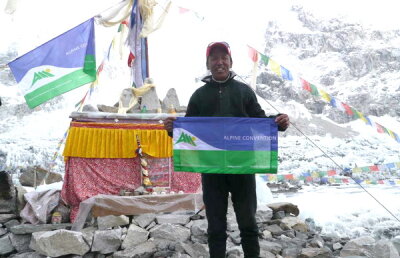 Oprişan scrie despre omul care a urcat de 21 de ori pe Everest: "Şi-altă dată, şi-altă dată, o s-o fac şi mai înaltă!"