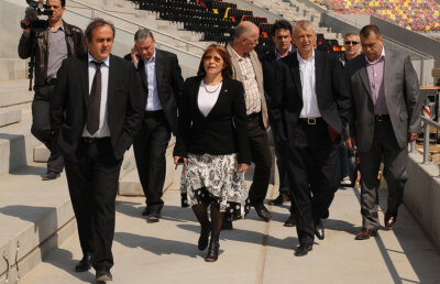 Michel Platini spune că avem stadion doar de finala Europa League 2012 » Interzis la Champions League