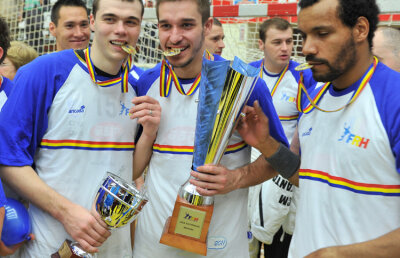 Jucătorii de la HCM Constanţa au primit medaliile de campioni