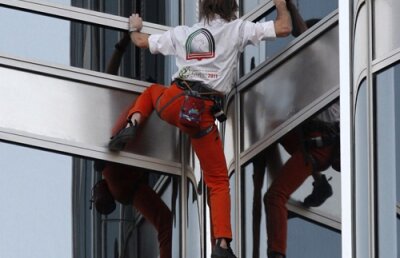 Spiderman era să moară! » Salvat de frînghia de siguranţă