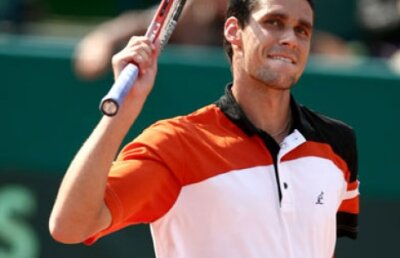 Hănescu, aproape de semifinale la Nisa. Are cota 2.00 să cîştige astăzi