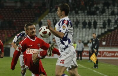 De ce bagă Andone titularii cu Timişoara? "Fanii ne-au cerut o victorie cu Poli!"