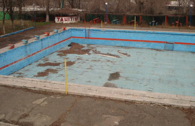 S-a amînat licitaţia pentru refacerea bazinului olimpic de la Galaţi