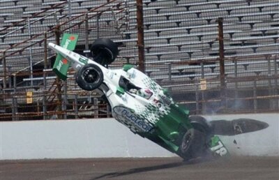 VIDEO Momente teribile în Indycar » Accident la 330 km/h, urmat de un incendiu