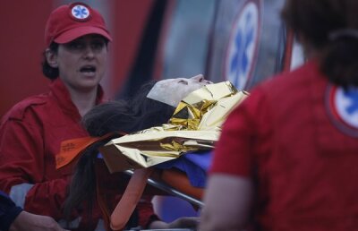 O fană a Rapidului, arsă de torţe în tribune la Rapid - Braşov