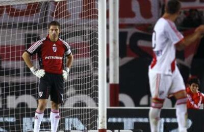 Gafă incredibilă a portarului echipei River Plate » I-a ajutat pe adversari să egaleze