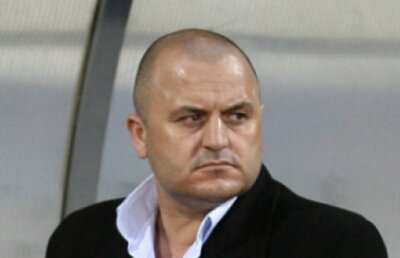 Suporterii încearcă să scape de Mititelu » "Vrem să îi luam echipa cu ajutorul lui Piţurcă"