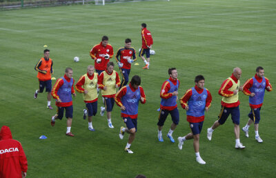 FOTO » Naţionala se antrenează la Buftea. Doar 13 jucători la reunire