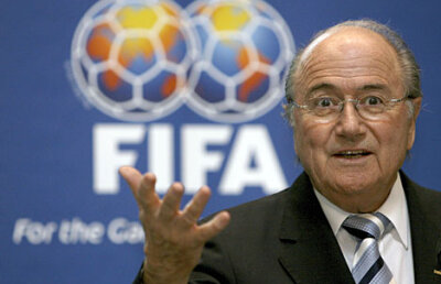 Radu Naum scrie despre "Comedia FIFA 2011" » Infarctul elefantului
