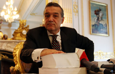 VIDEO / Gigi Becali: "Timişoara şi Bistriţa nu mai au nici o şansă să joace în Liga 1. Vom propune să rămînă 16 echipe"