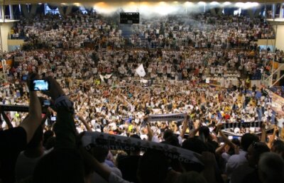 Clujenii au cîştigat campionatul, dar sînt răsplătiţi cu bătăi pe umăr: ”Bani? Doar glorie!”