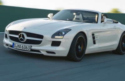 Roger Federer face raliuri bune... şi cu un SLS Roadster