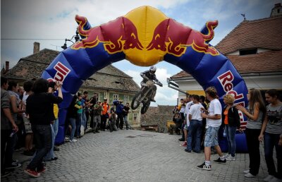 "Red Bull Romaniacs" porneşte pe urmele dacilor: cei mai buni rideri se întîlnesc la Sibiu