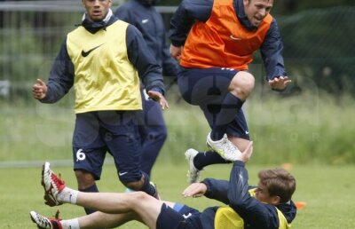 FOTO Aveţi grijă! Steliştii nu se mai iartă nici între ei!