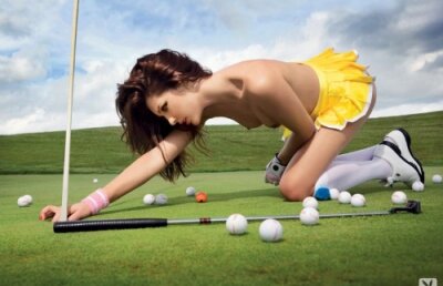 FOTO "Iepuraşii" Playboy au dat-o pe golf