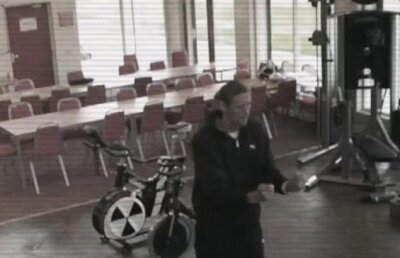 Peter Crouch a fost surprins de camera ascunsă » Se visa la finala CM şi se bucura ca Federer!