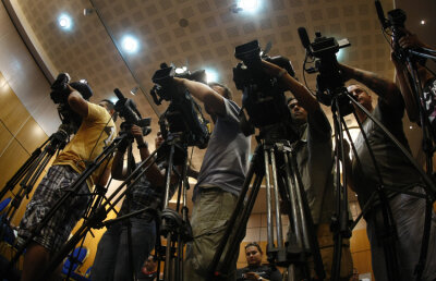 Cristi Geambaşu scrie despre atitudinea umilă, de neînţeles, adoptată de televiziuni în faţa Ligii: "Full HD, mă-nţelegi!"