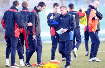 Munteanu vrea să aibă concurenţă pe posturi: "Mai vreau un fundaş dreapta"