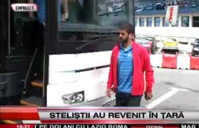 VIDEO / Imagini de la întoarcerea steliştilor în ţară