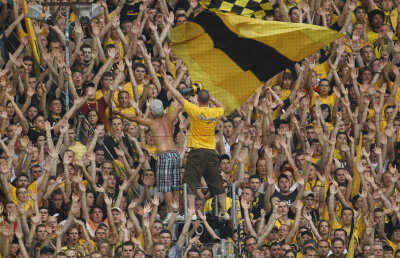 Fanii lui Borussia Dortmund pot cumpăra stadionul cu doar 5 euro!