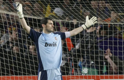 Mourinho vrea să-i ia banderola de căpitan lui Casillas