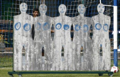 FOTO » Jucătorii Timişoarei "au luat la ţintă gagicile" la antrenamentul de azi :)