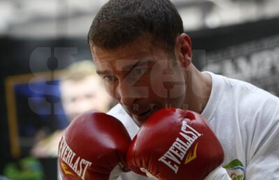 FOTO Bute mai are de slăbit 2,5 kg pînă vineri. Totul merge conform planului ;)
