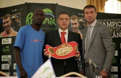 FOTO Lucian Bute şi Jean Paul Mendy s-au întîlnit. Mendy: "Devin agresiv atunci cînd mă simt încolţit"