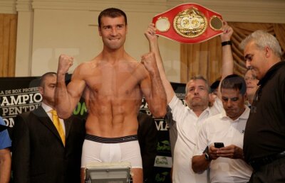 Bute şi Mendy au trecut de cîntarul oficial. Românul a avut cu 54 de grame sub limita categoriei