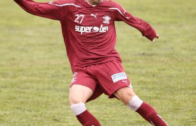 Rapid şi-a rezolvat problemele din apărare: Glauber rămîne în Giuleşti!