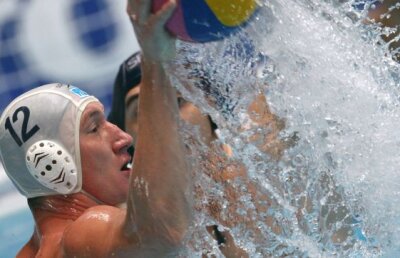 România pierde în faţa Serbiei (5-12), dar păstrează şanse pentru optimi