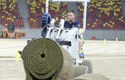 Dorele, fumeaz-o pe toată, că e ultima pe Naţional Arena! :)