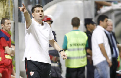 Şefii lui Dinamo îi cer antrenorului să fie mai dur cu jucătorii: ”Ciobi, intră în ei!”