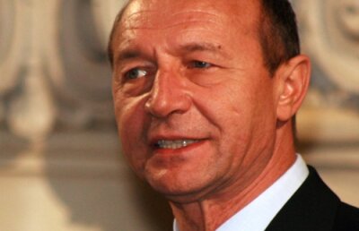 Ajutor de la numărul 1 în stat? » Băsescu: ”Daţi-i stadionul lui Gigi!”