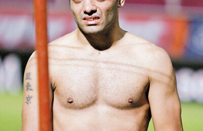 Începe să se vadă că a ratat pregătirea » I-au cedat muşchii lui Duarte