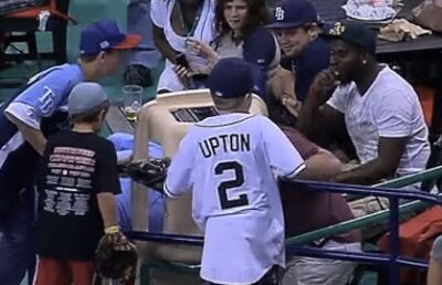 Ce ai face pentru o minge de baseball? :D