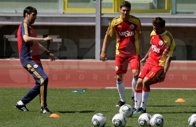 GALERIE FOTO Piţurcă, supriza de la antrenamentul de astăzi al tricolorilor ;)