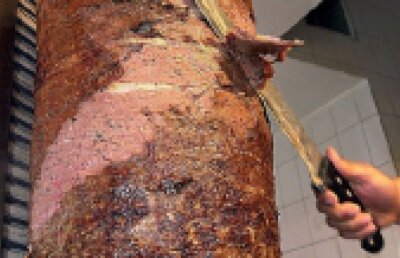 Un primar din Italia a interzis comercializarea kebap-ului, pentru că nu suportă mirosul