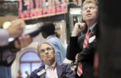 Bursele testeaza o revenire, investitorii pandesc oportunitati. Dolarul ar putea fi la paritate cu euro
